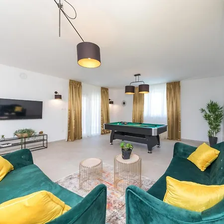 Βίλα Scenic Elegant With Pool - Five Bedroom *