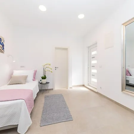 Scenic Elegant With Pool - Five Bedroom * Trogir
