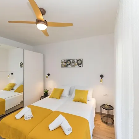 Scenic Elegant With Pool - Five Bedroom Trogir