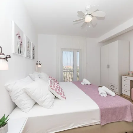 Scenic Elegant With Pool - Five Bedroom Villa Trogir