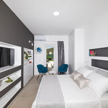 Scenic Elegant With Pool - Five Bedroom * Trogir