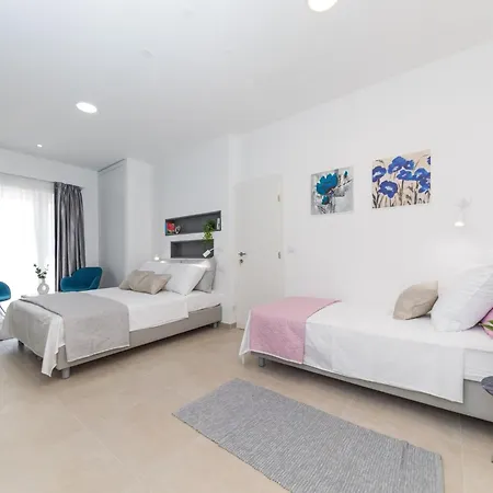 Scenic Elegant With Pool - Five Bedroom * Trogir
