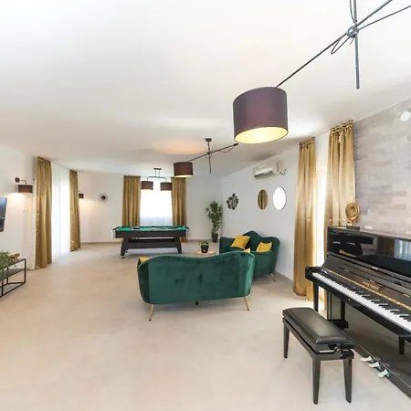 Scenic Elegant With Pool - Five Bedroom * Trogir