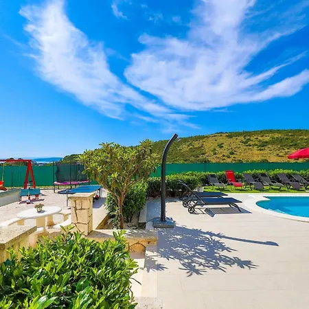 Villa Scenic Elegant With Pool - Five Bedroom