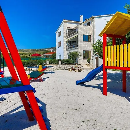 Scenic Elegant With Pool - Five Bedroom Villa