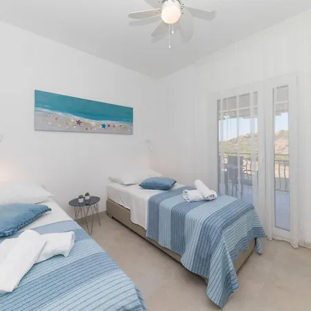 Villa Scenic Elegant With Pool - Five Bedroom *