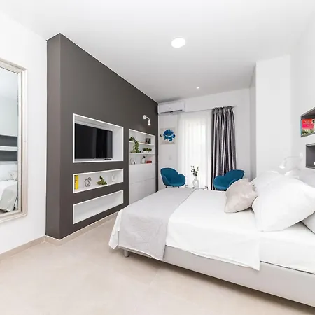 Scenic Elegant With Pool - Five Bedroom Villa Trogir