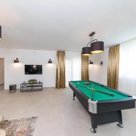 Villa Scenic Elegant With Pool - Five Bedroom