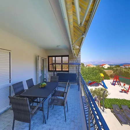 Scenic Elegant With Pool - Five Bedroom Villa