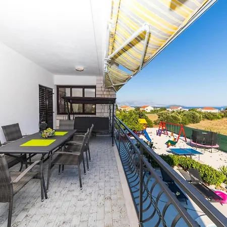 Villa Scenic Elegant With Pool - Five Bedroom Trogir