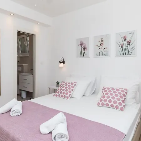 Scenic Elegant With Pool - Five Bedroom * Trogir